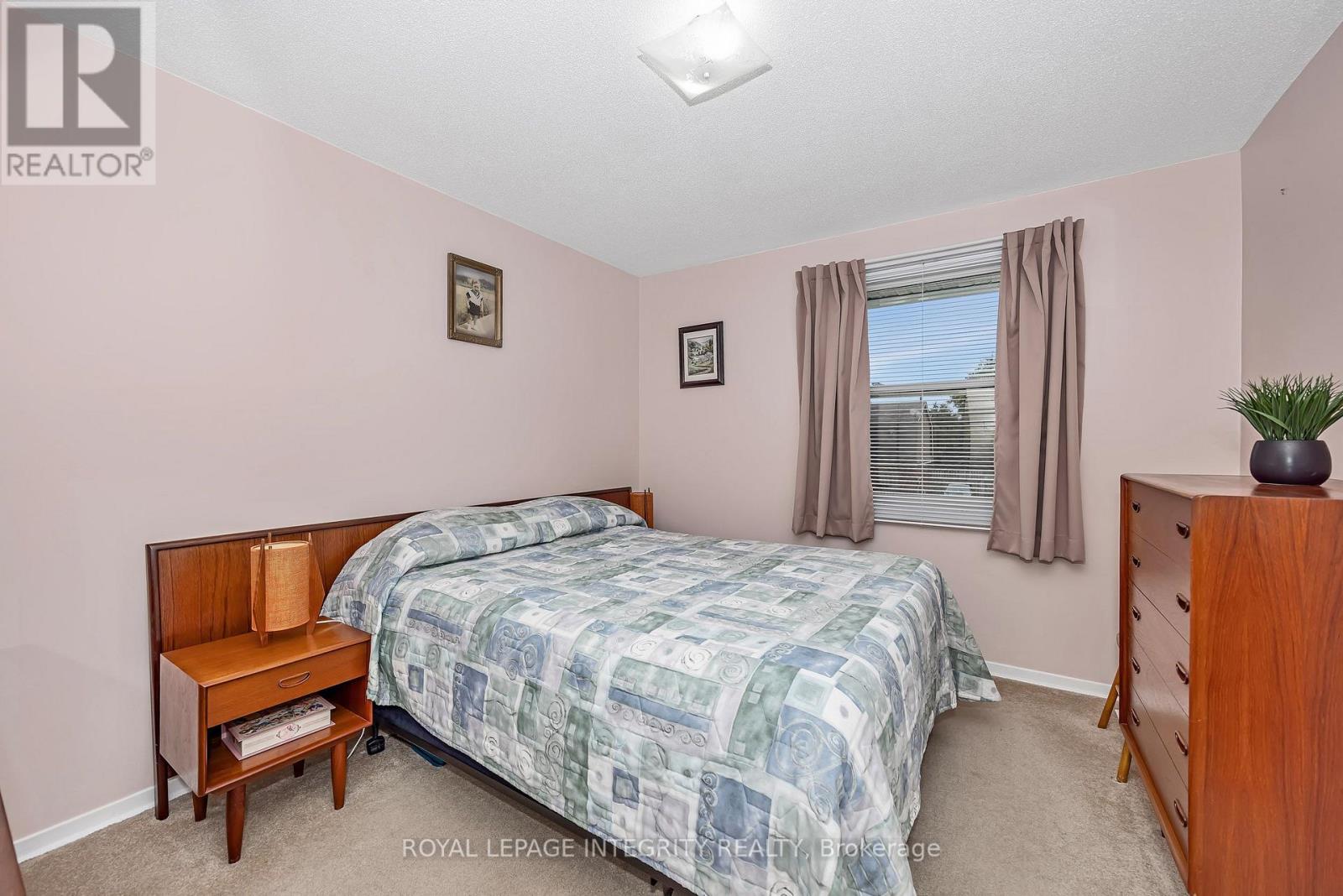 262 Edward Street S Property Photo 19