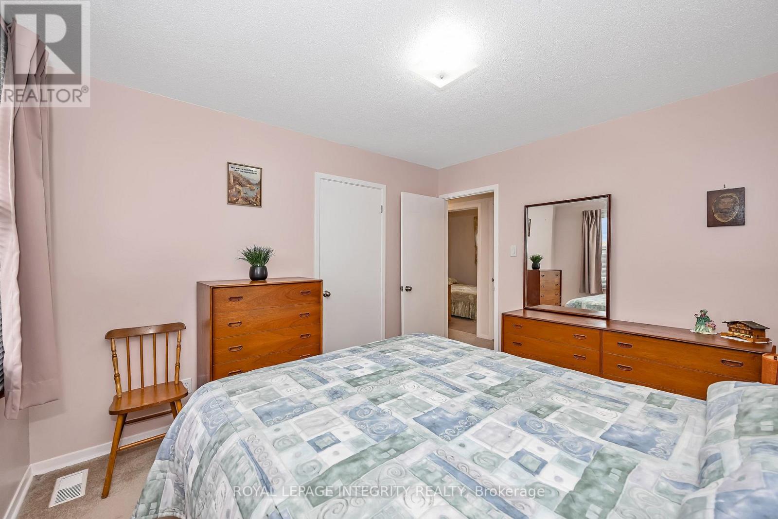 262 Edward Street S Property Photo 20