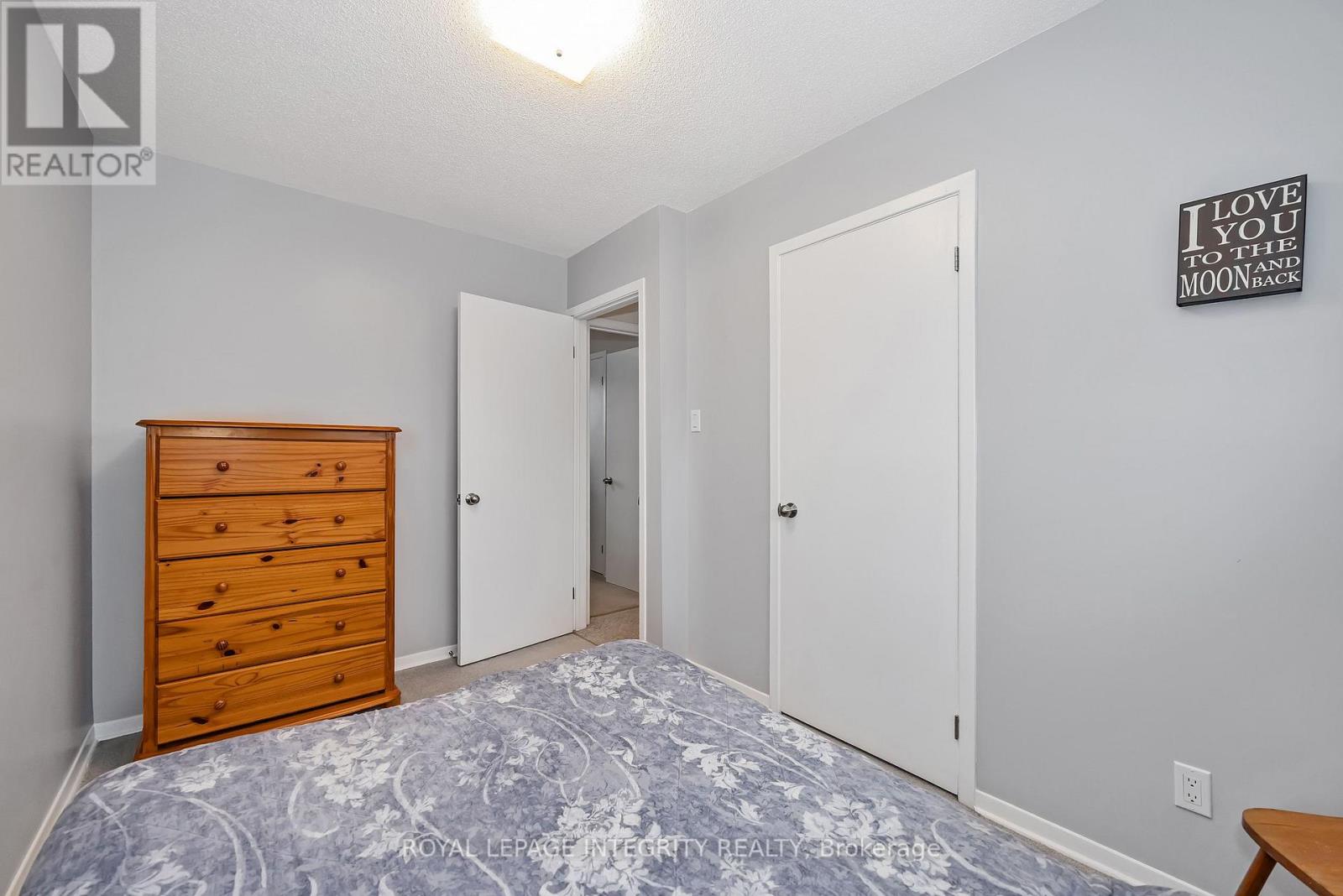 262 Edward Street S Property Photo 22
