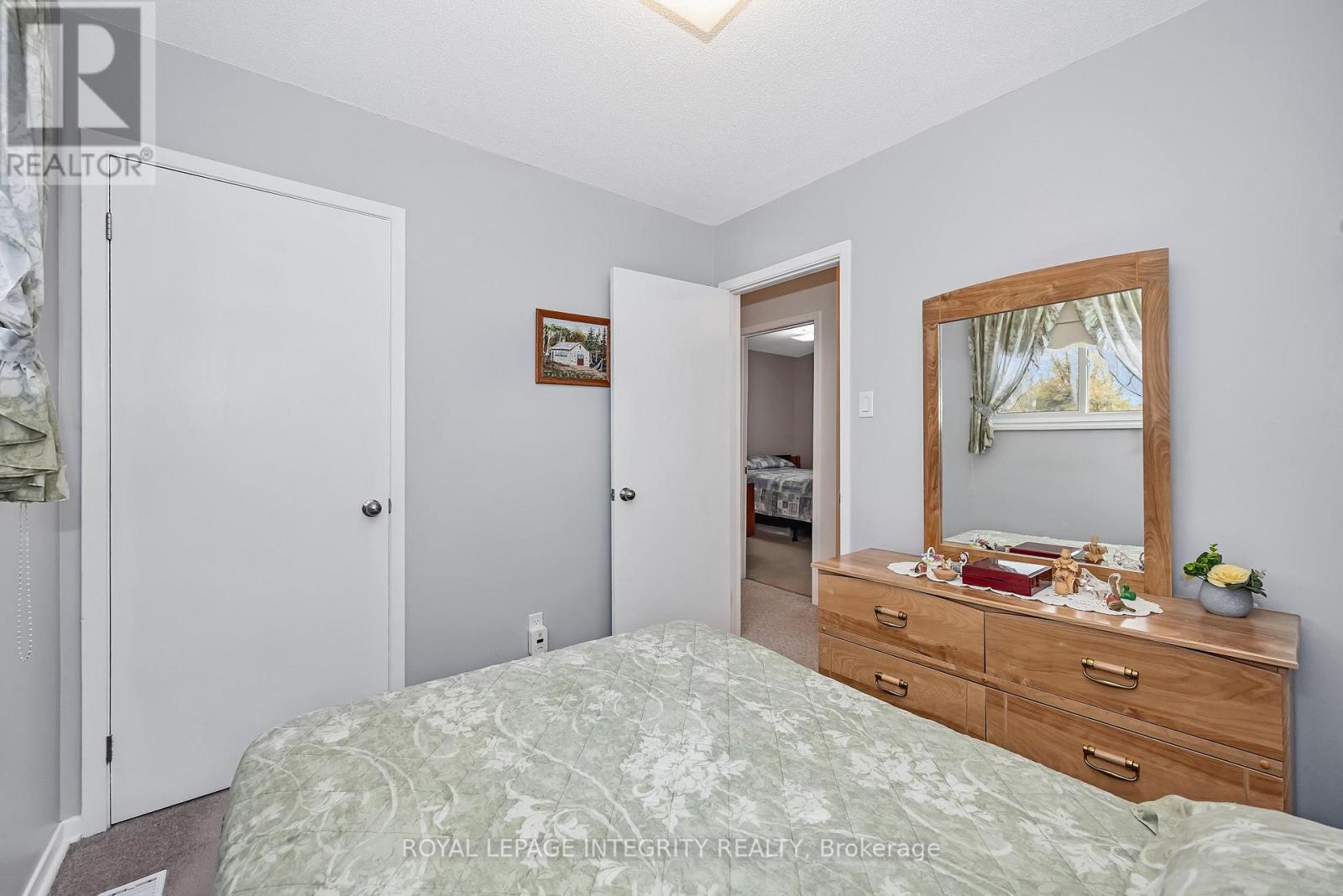 262 Edward Street S Property Photo 24