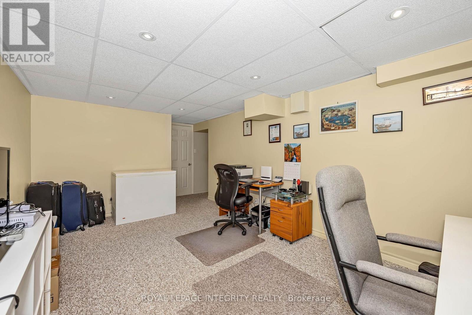 262 Edward Street S Property Photo 29