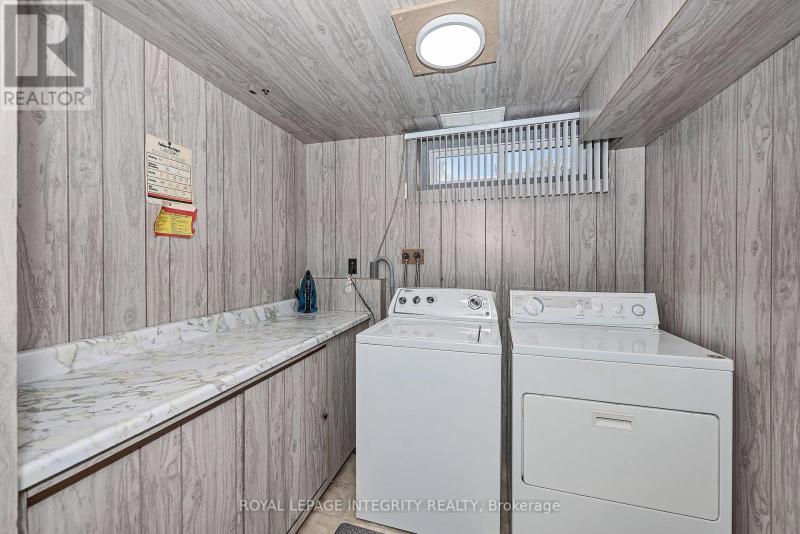 262 Edward Street S Property Photo 32