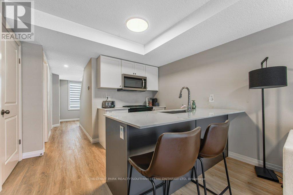 B11 - 410 Northfield Drive Property Photo 7