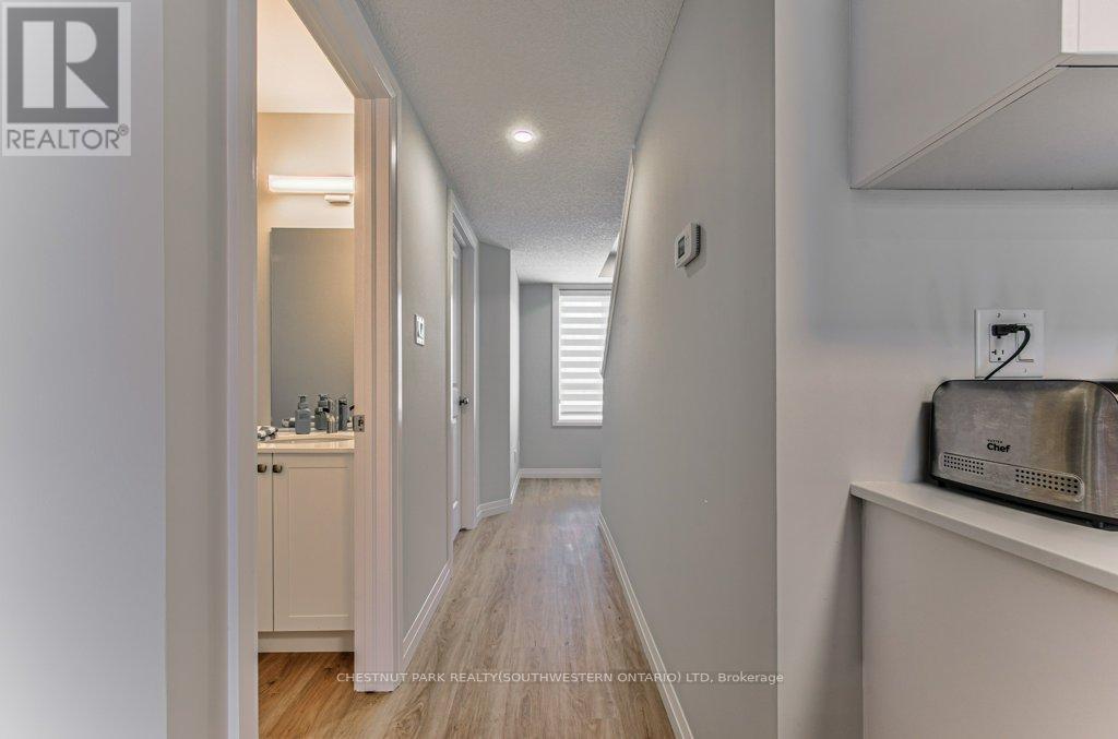 B11 - 410 Northfield Drive Property Photo 11