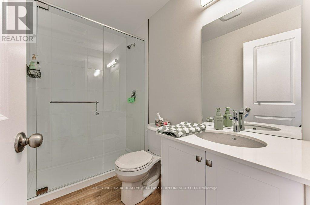 B11 - 410 Northfield Drive Property Photo 12