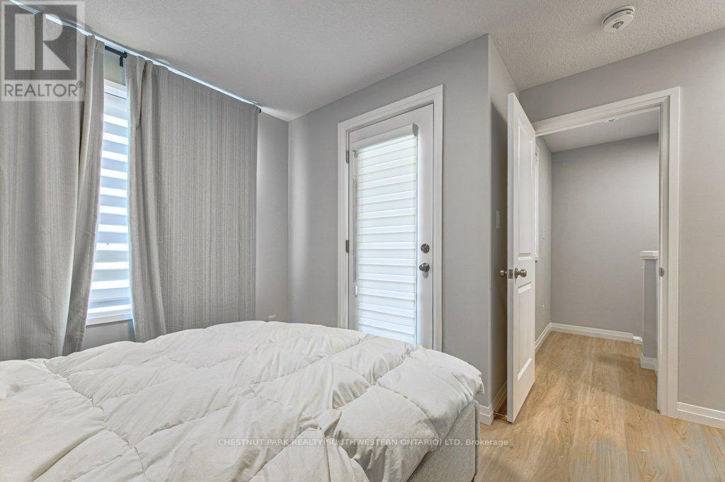 B11 - 410 Northfield Drive Property Photo 18