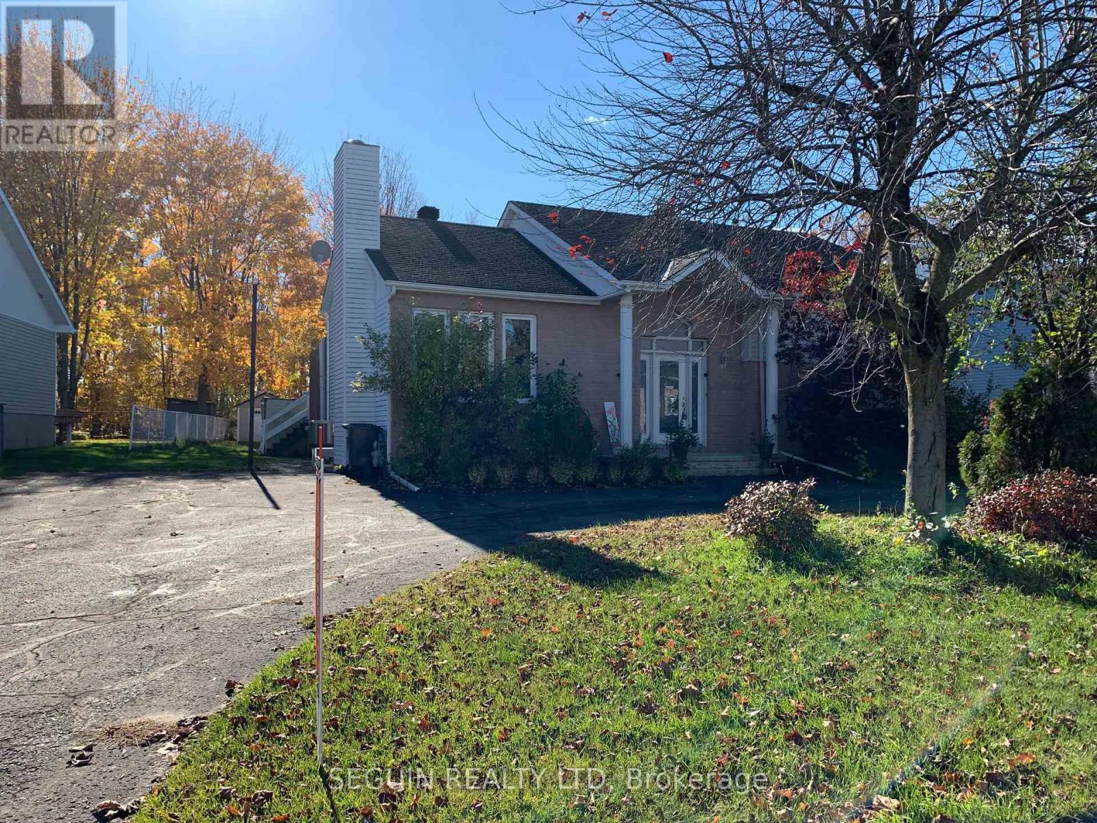650 Berthiaume Street Property Photo 1