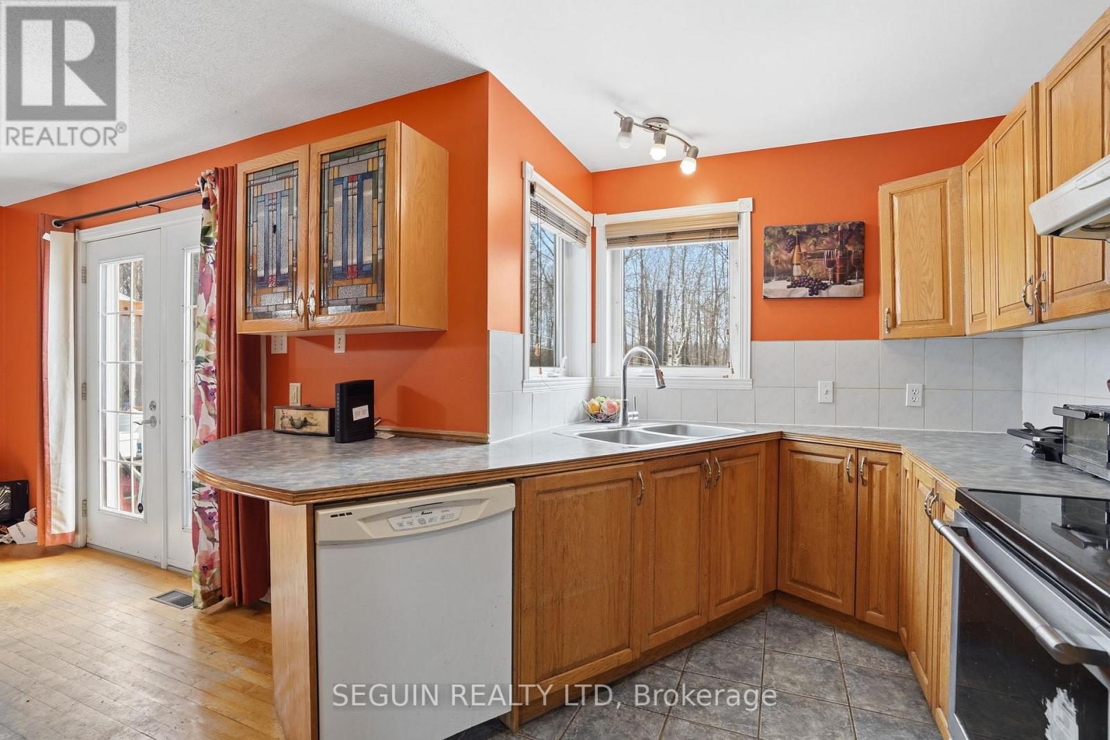 650 Berthiaume Street Property Photo 14