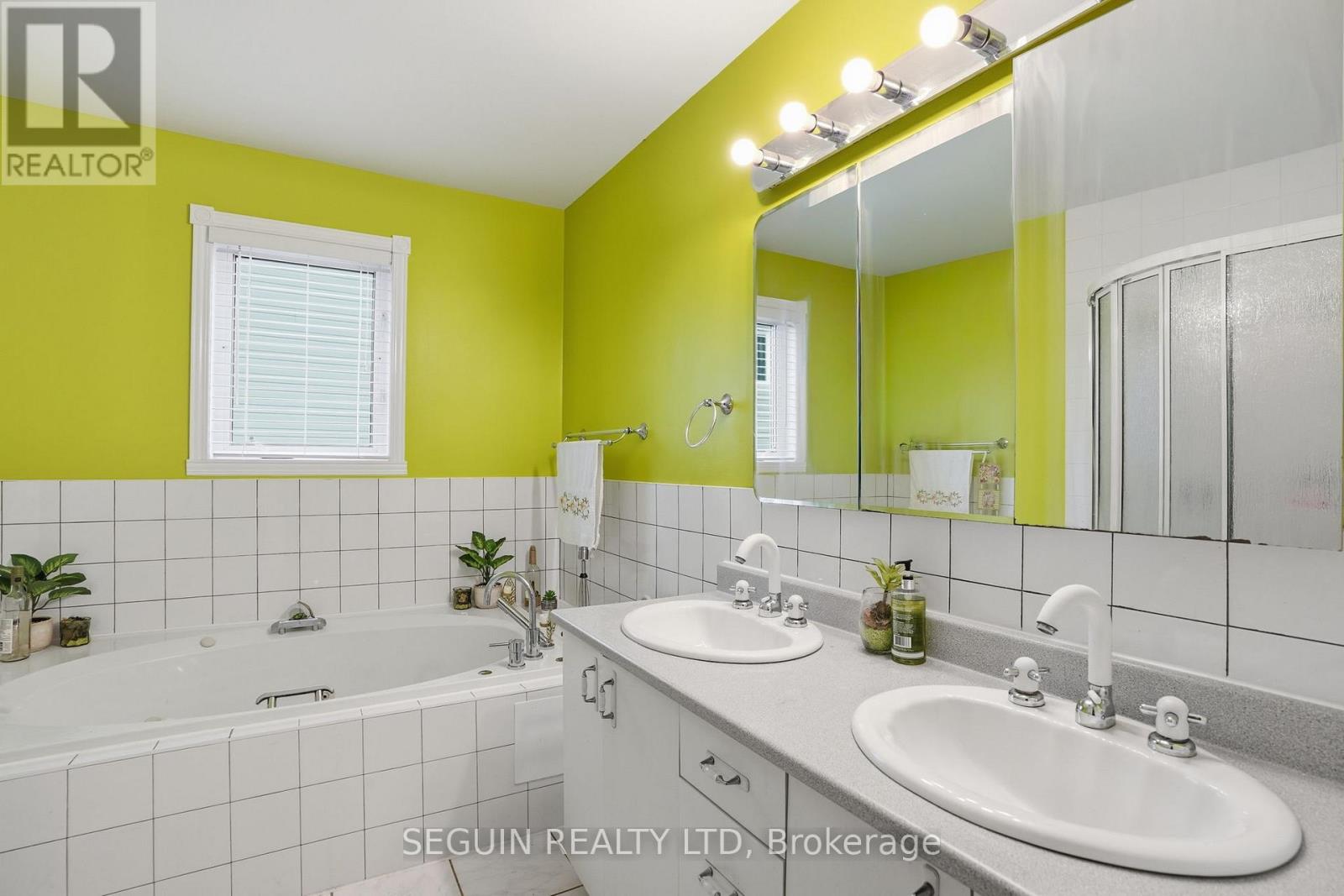 650 Berthiaume Street Property Photo 21