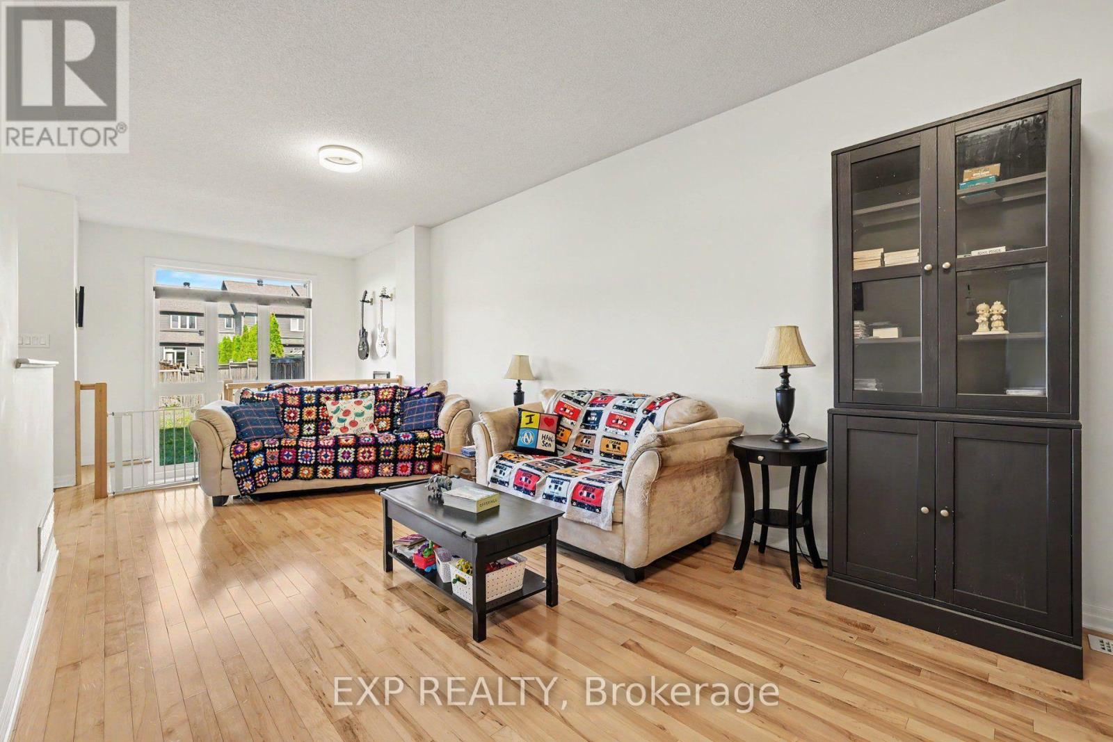 115 Hawkshaw Crescent Property Photo 7