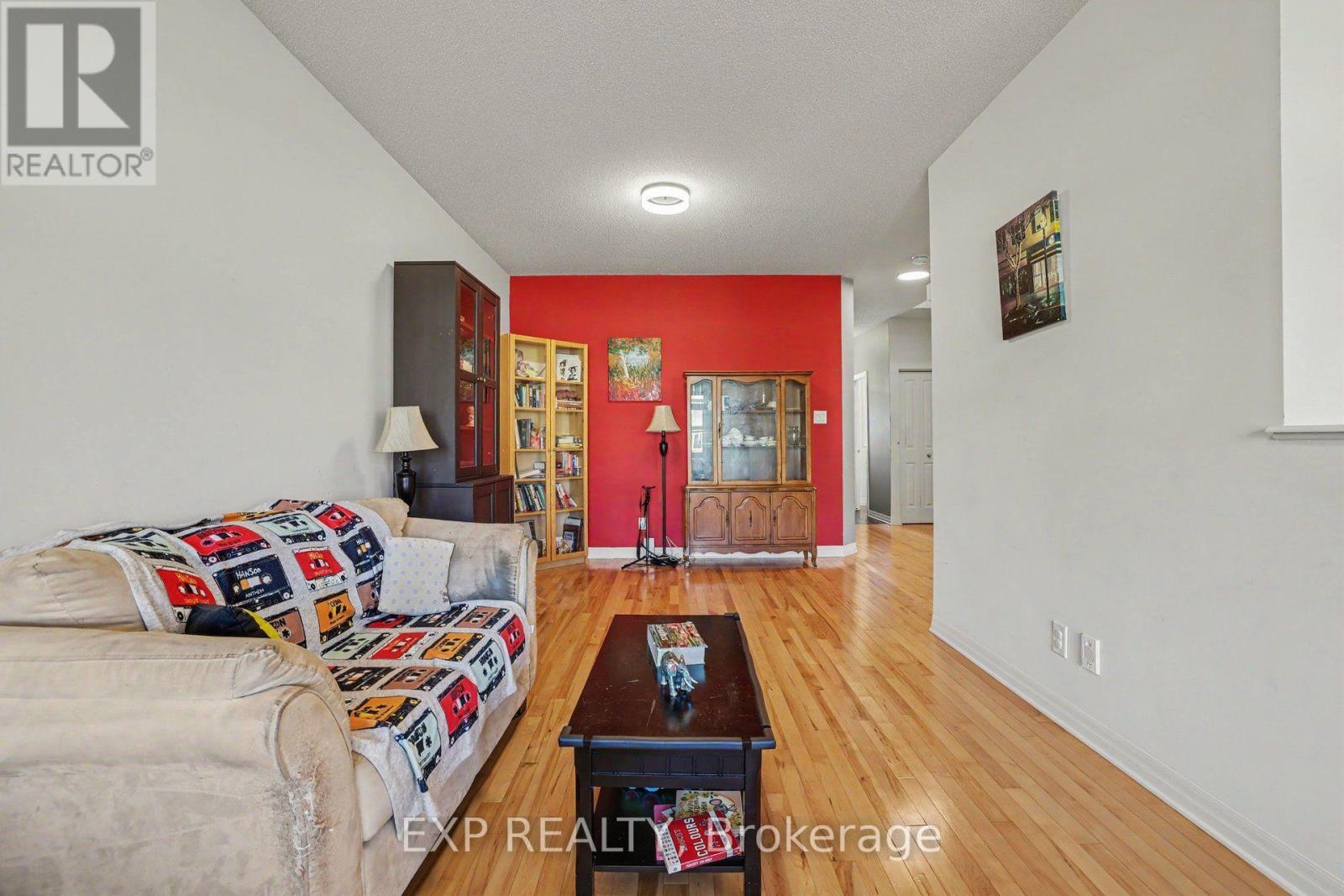 115 Hawkshaw Crescent Property Photo 8