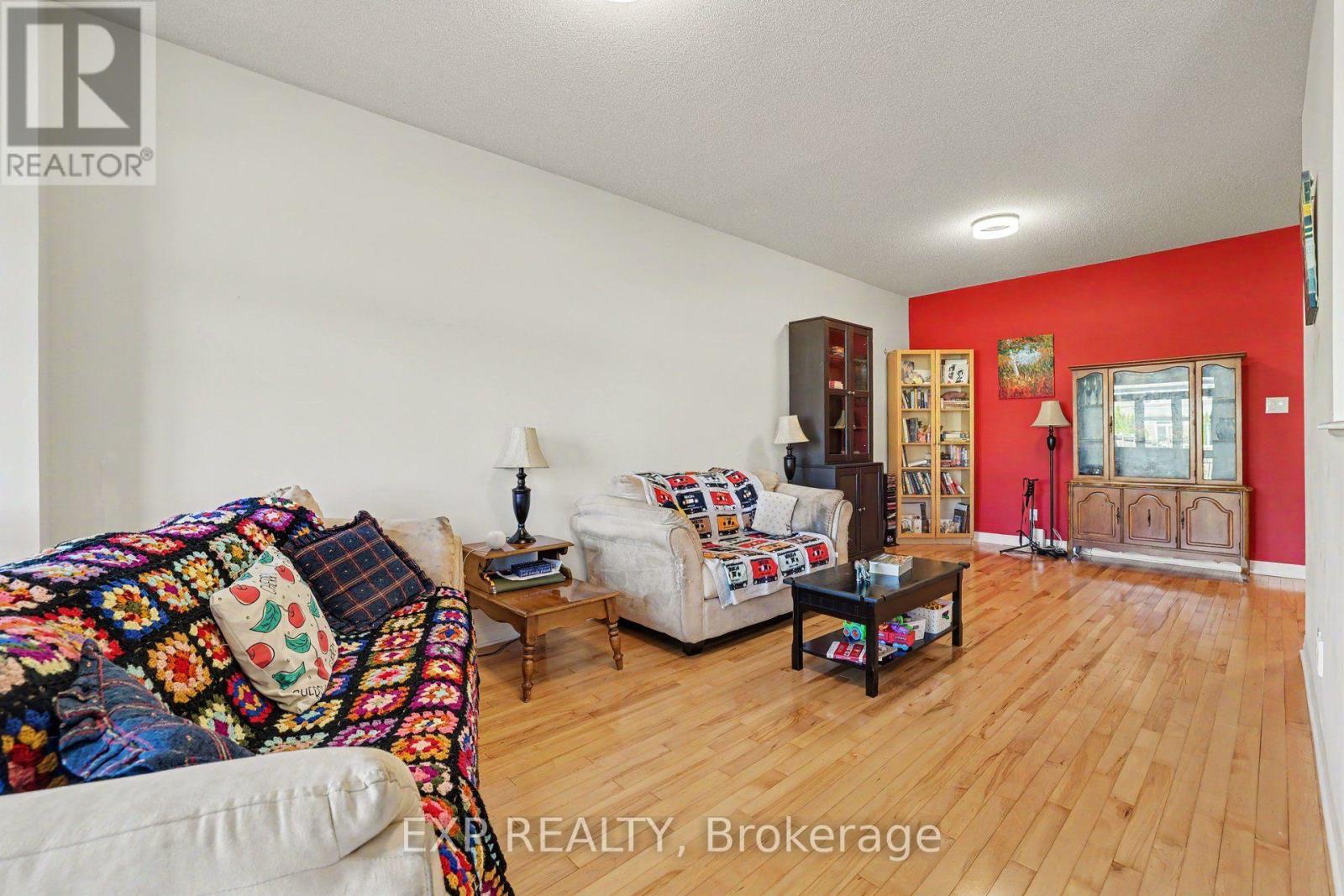 115 Hawkshaw Crescent Property Photo 9
