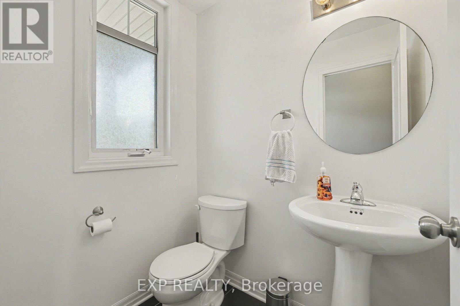 115 Hawkshaw Crescent Property Photo 16