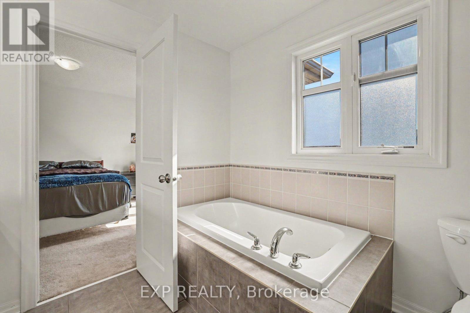 115 Hawkshaw Crescent Property Photo 21