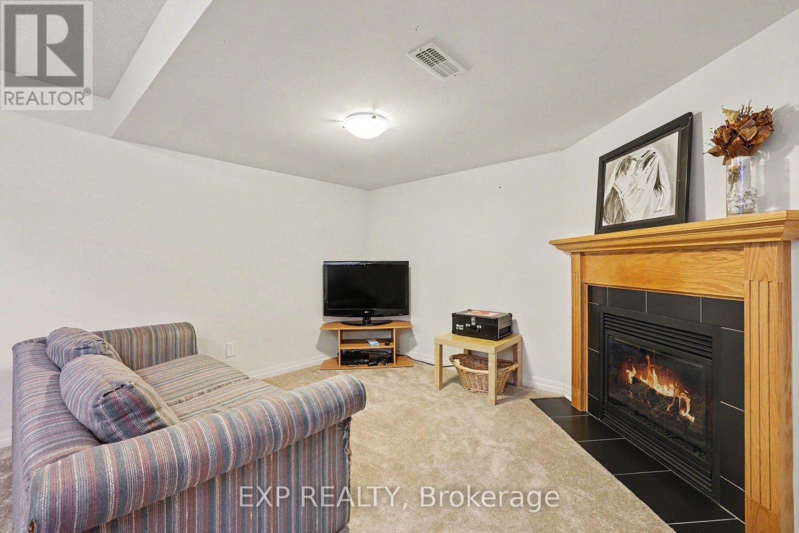 115 Hawkshaw Crescent Property Photo 29