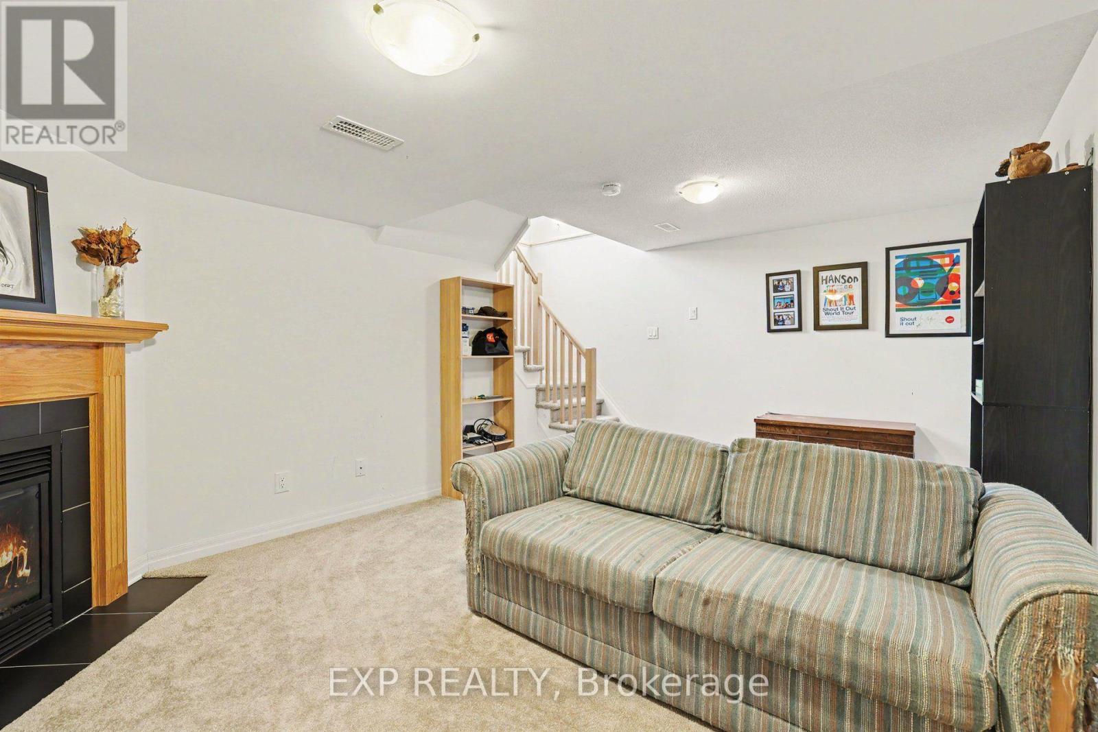 115 Hawkshaw Crescent Property Photo 30