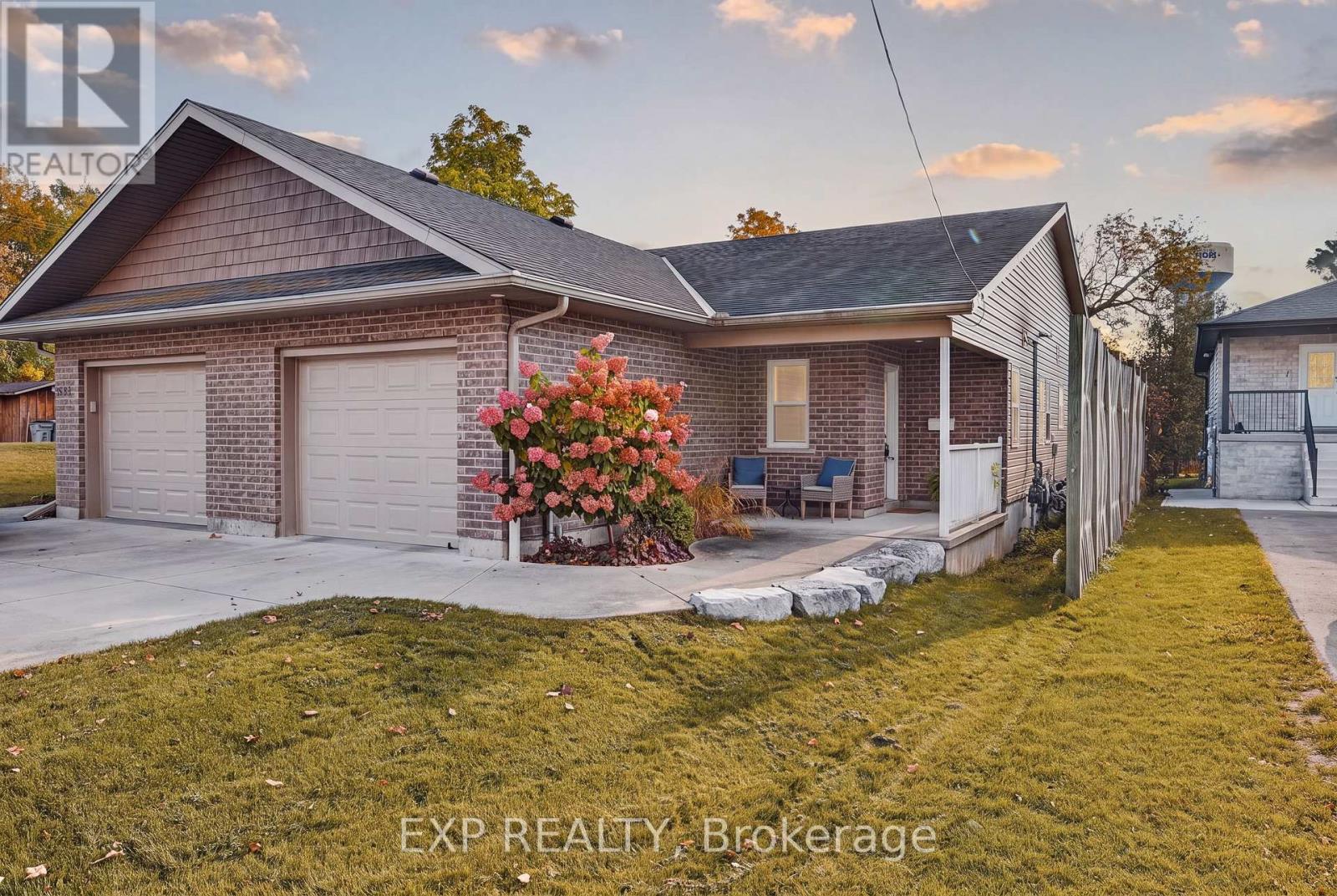 628 Elizabeth Street W Property Photo 1