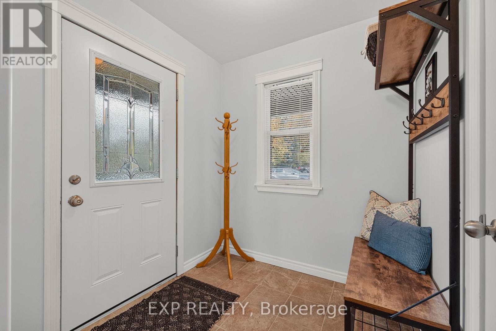 628 Elizabeth Street W Property Photo 2