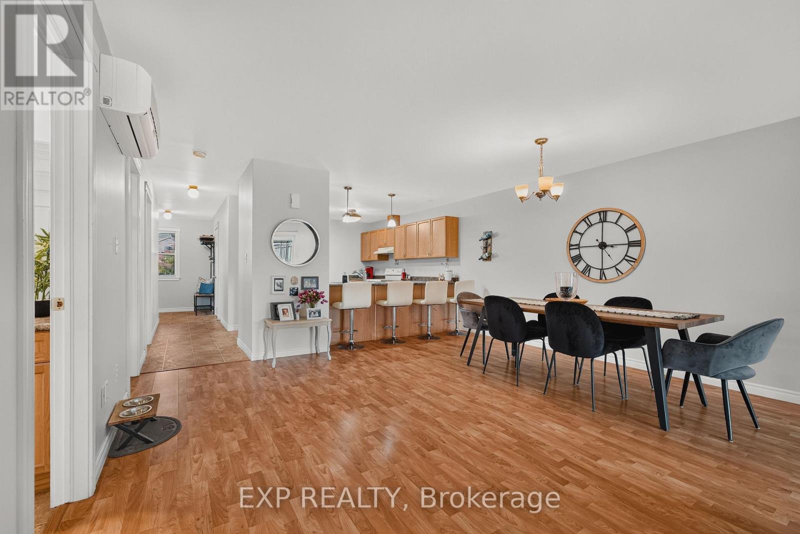 628 Elizabeth Street W Property Photo 3