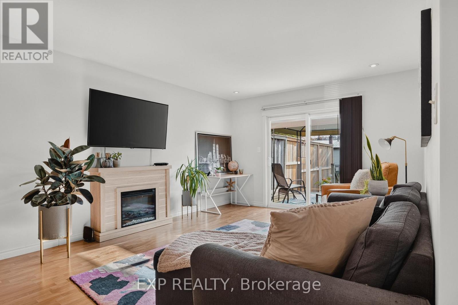 628 Elizabeth Street W Property Photo 9