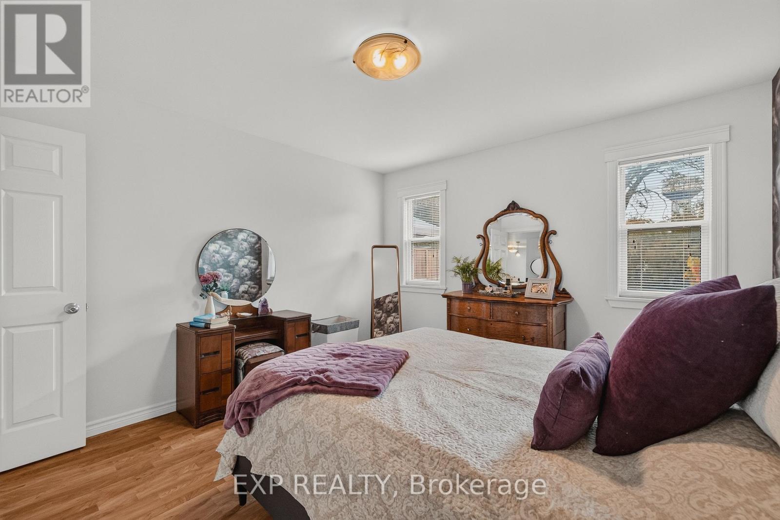 628 Elizabeth Street W Property Photo 16