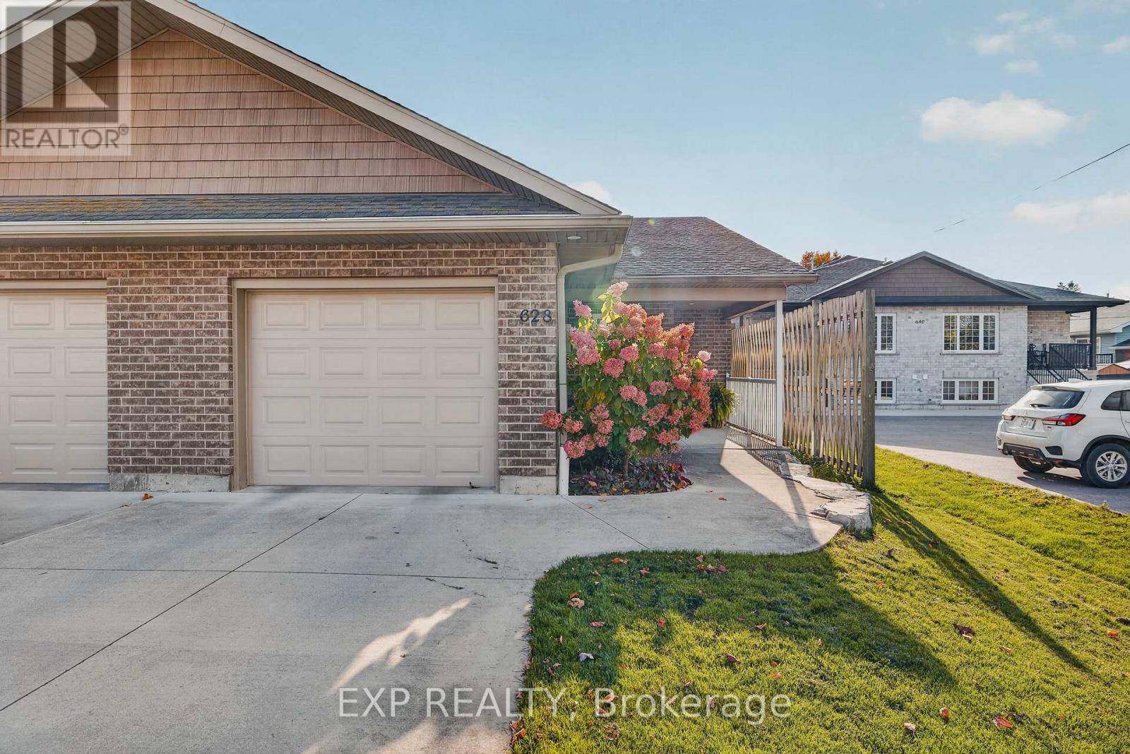 628 Elizabeth Street W Property Photo 27