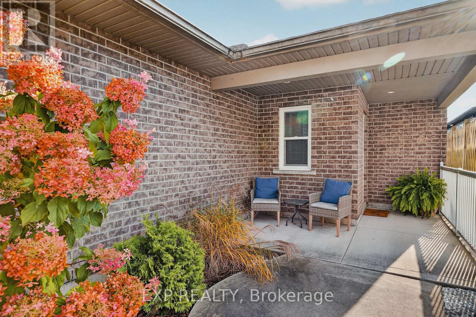 628 Elizabeth Street W Property Photo 28