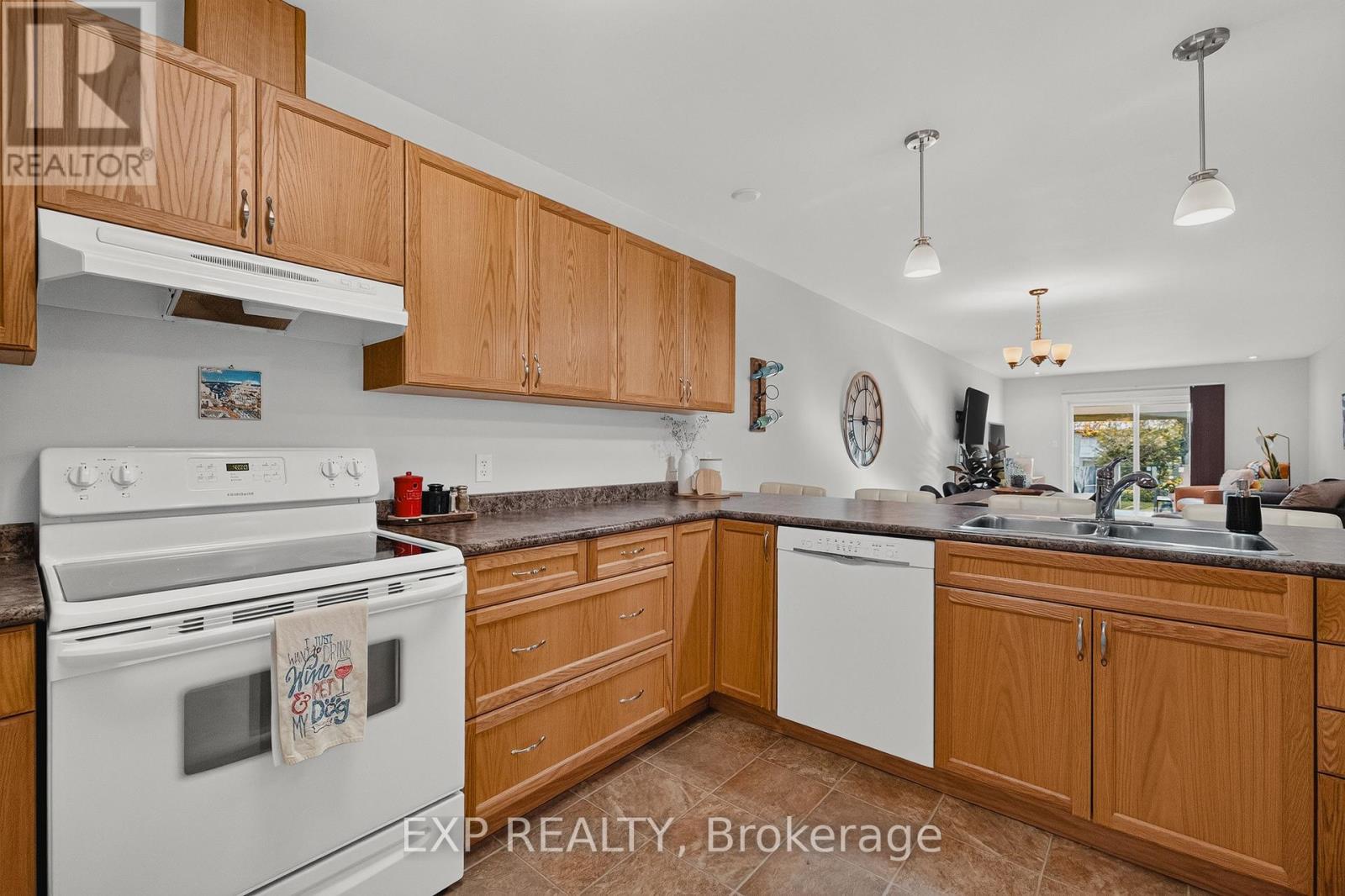 628 Elizabeth Street W Property Photo 29