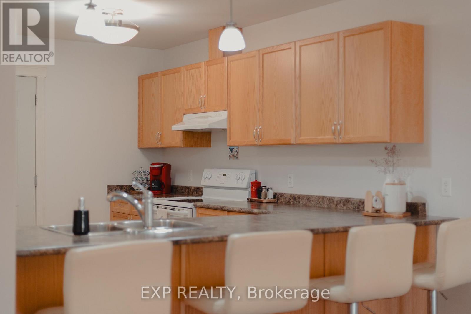 628 Elizabeth Street W Property Photo 34