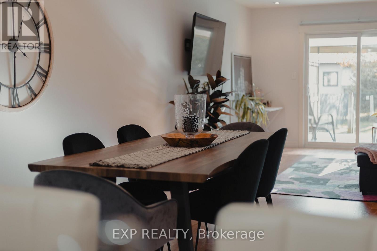 628 Elizabeth Street W Property Photo 35