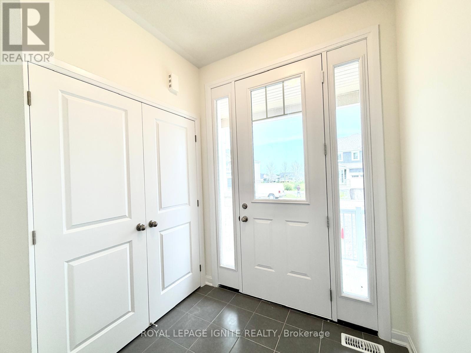 21 Royal Oak Crescent Property Photo 3