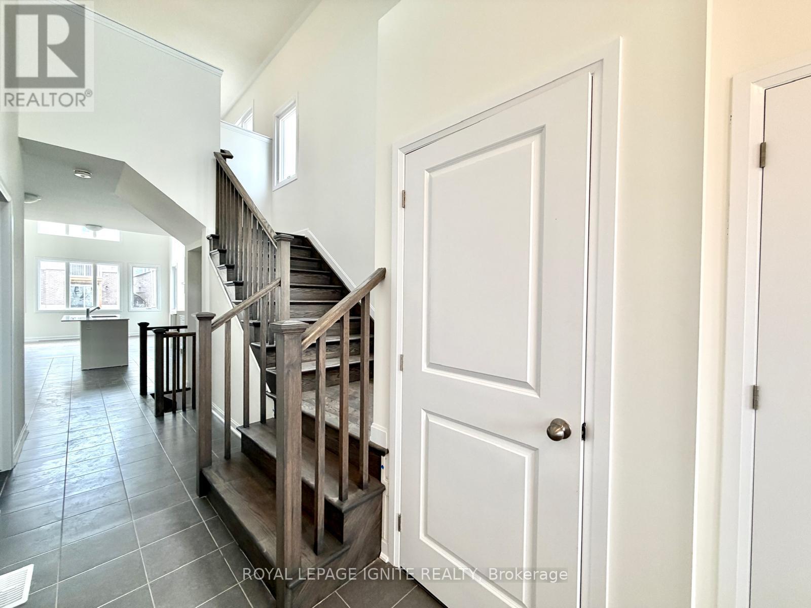 21 Royal Oak Crescent Property Photo 4