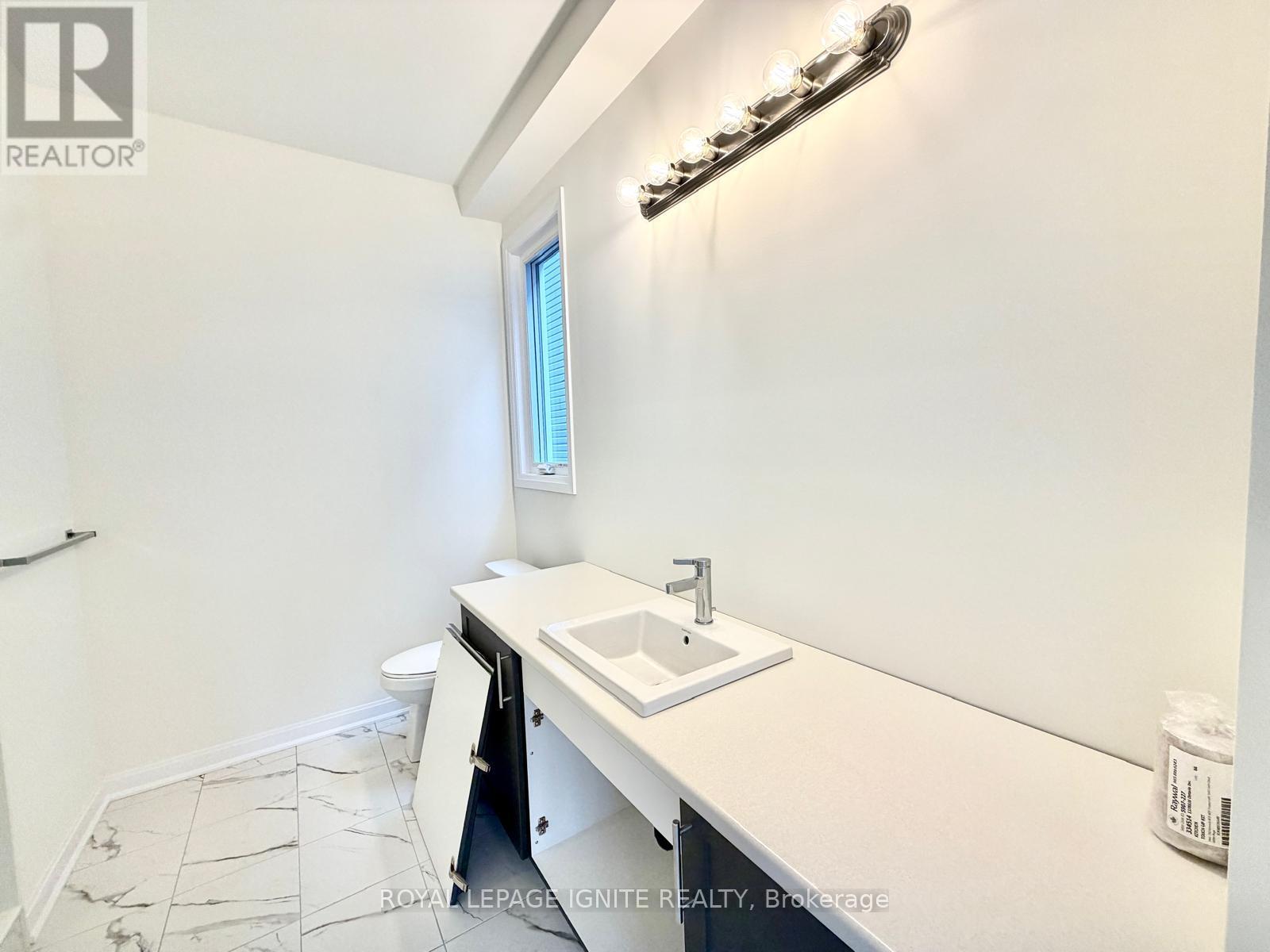 21 Royal Oak Crescent Property Photo 16