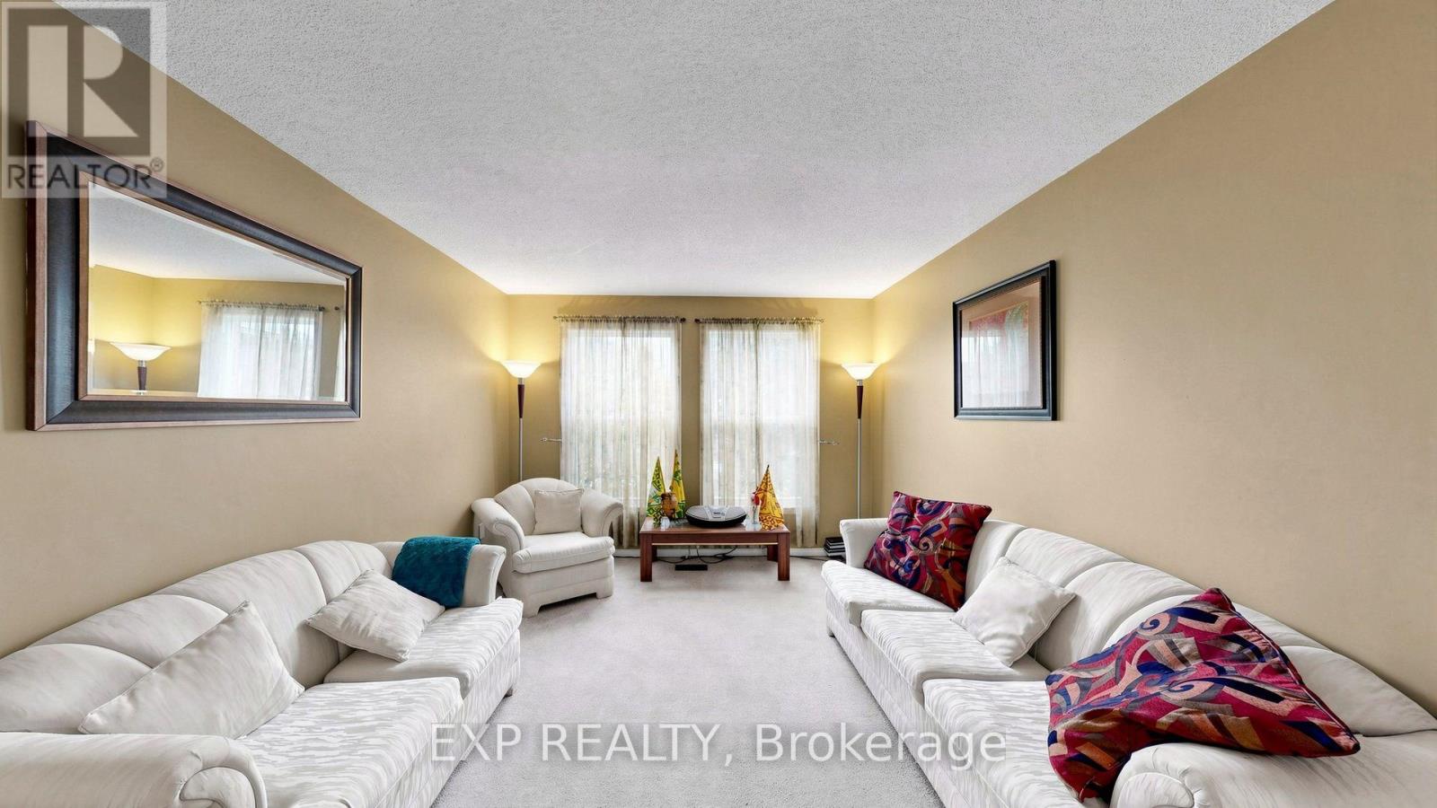 28 Hurlbut Place Property Photo 6
