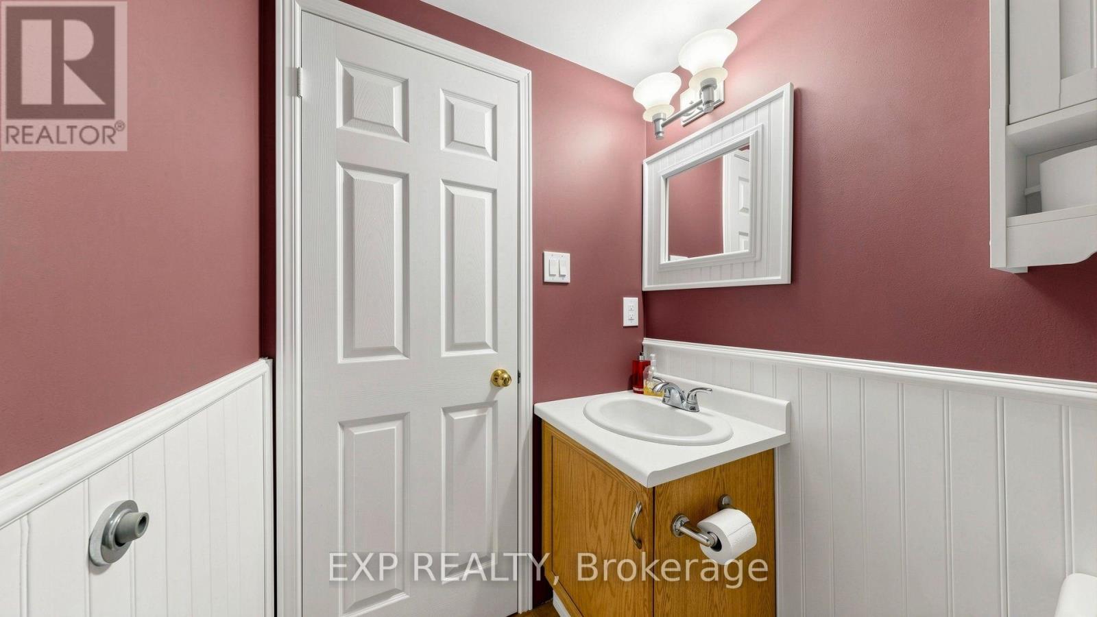 28 Hurlbut Place Property Photo 17
