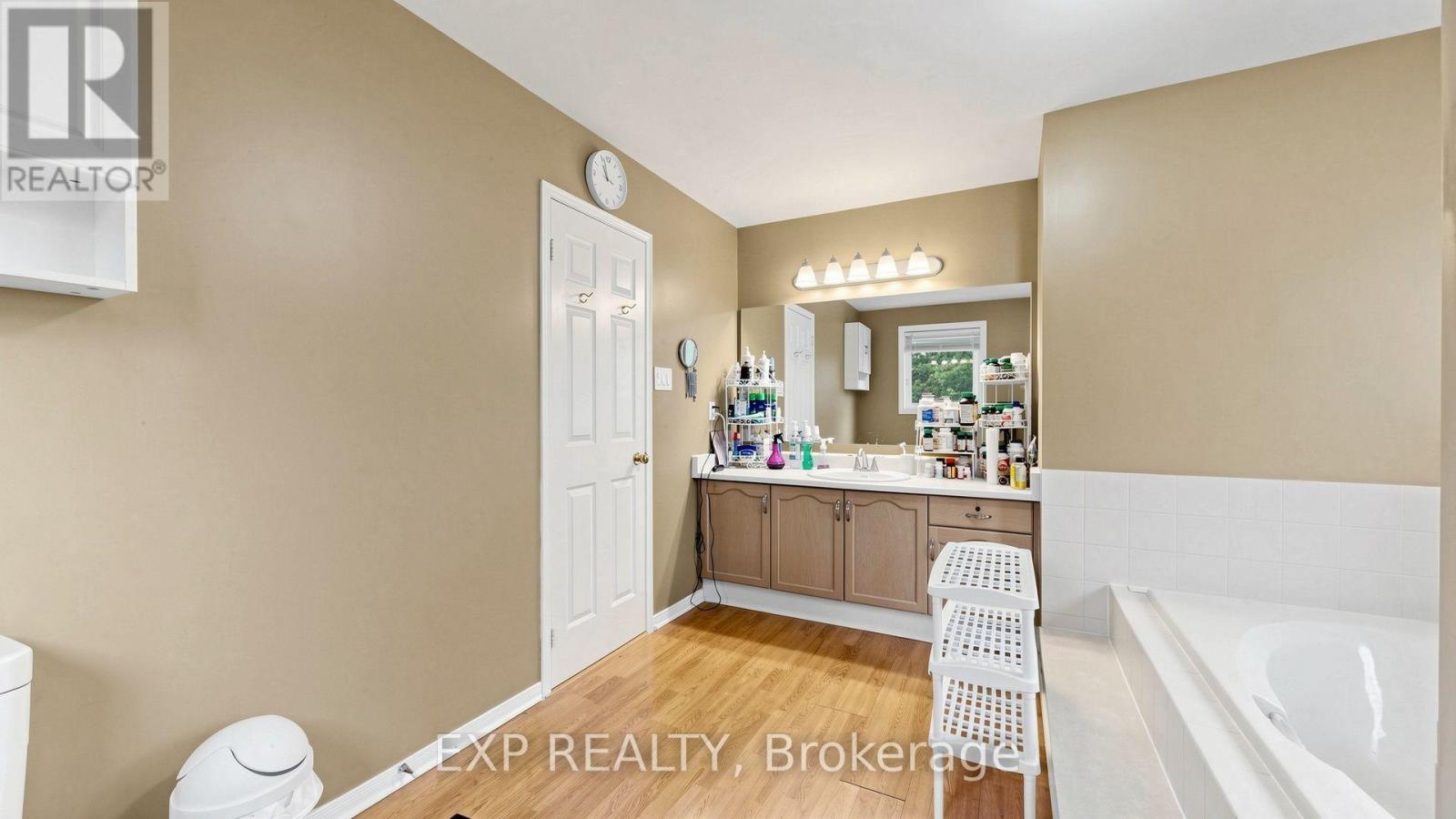 28 Hurlbut Place Property Photo 27