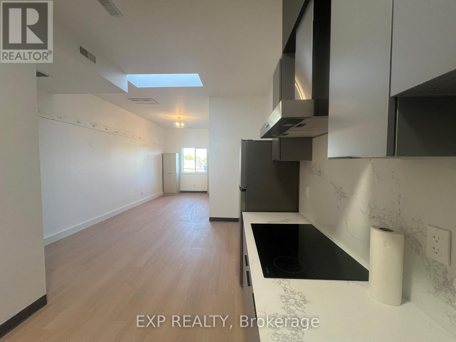 3 - 264-268 OTTAWA STREET N Property Photo 1