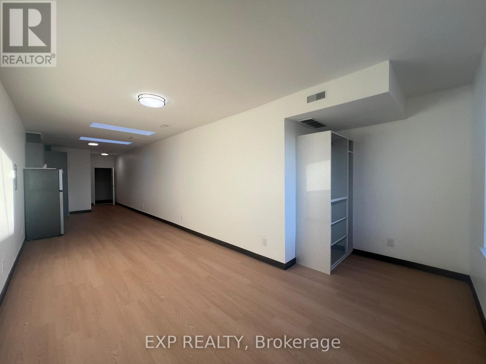 4 - 264-268 Ottawa Street N Property Photo 3
