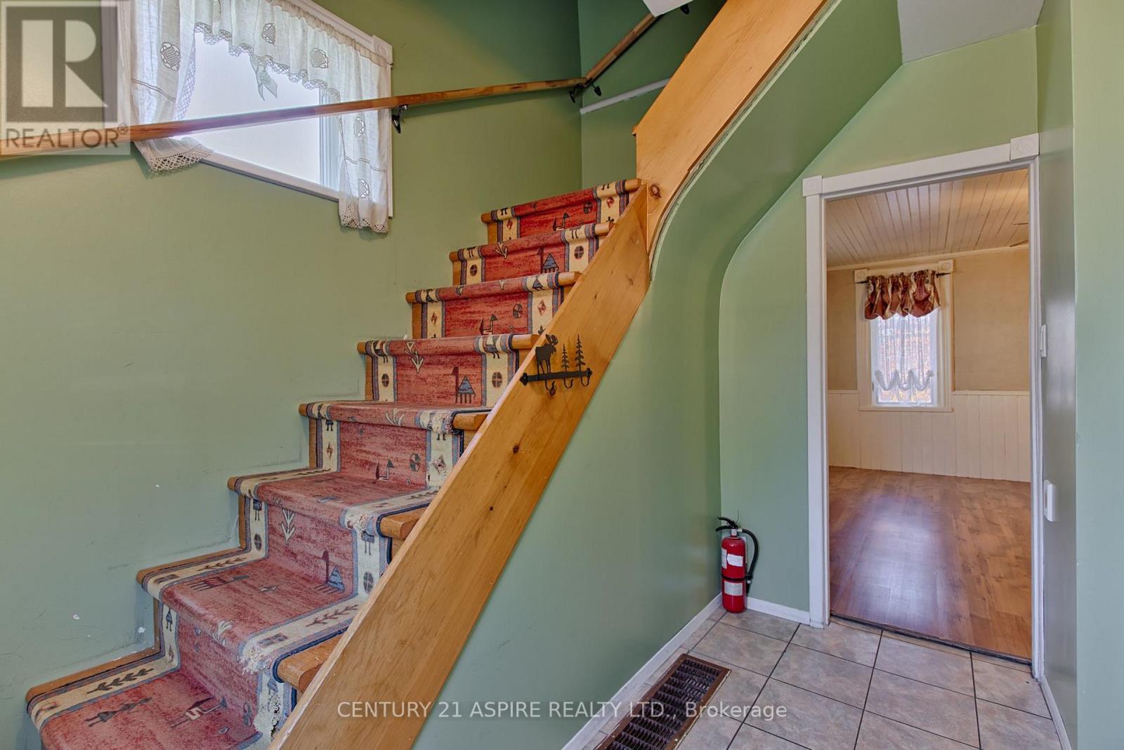 503 Moffat Street Property Photo 3