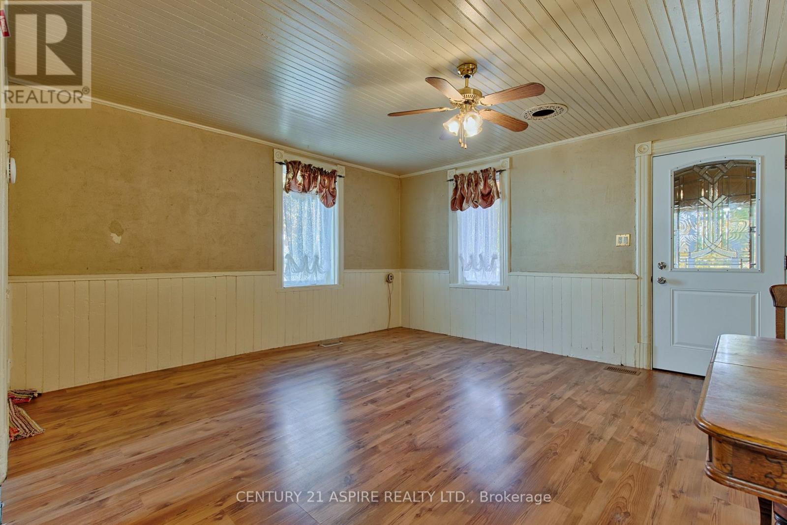 503 Moffat Street Property Photo 5