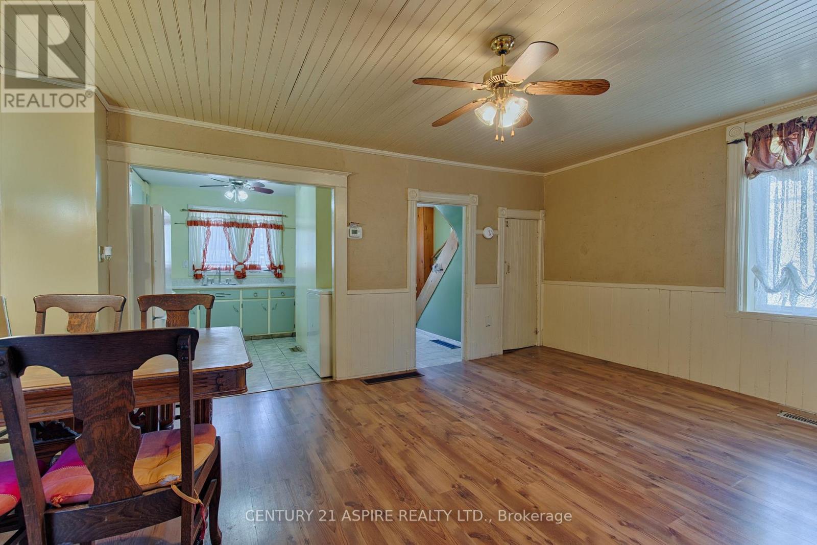 503 Moffat Street Property Photo 6