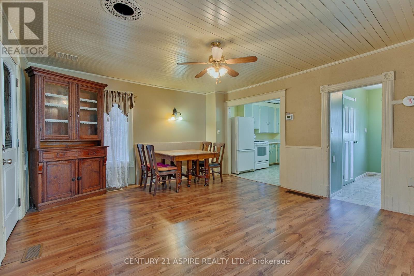 503 Moffat Street Property Photo 7