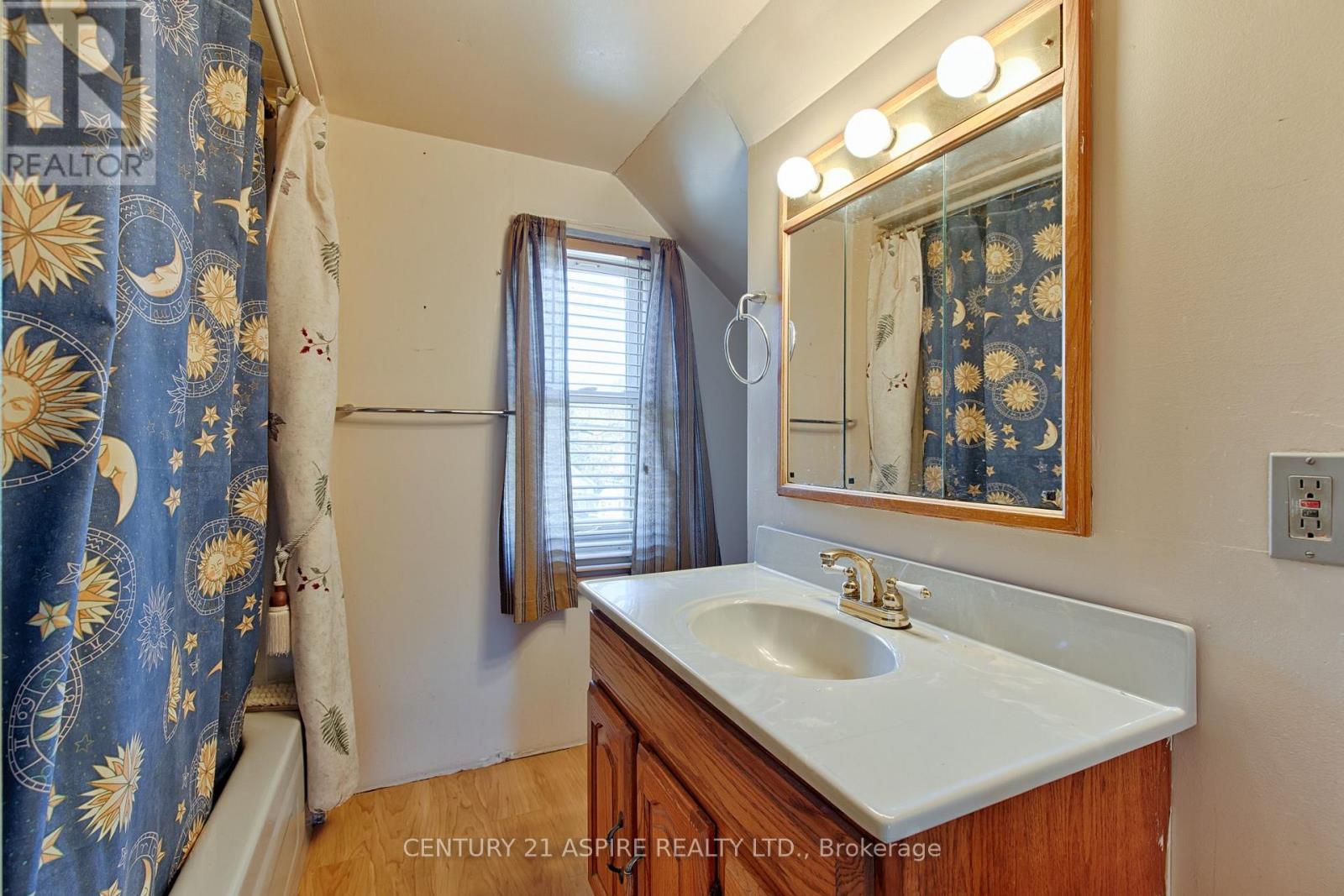 503 Moffat Street Property Photo 17