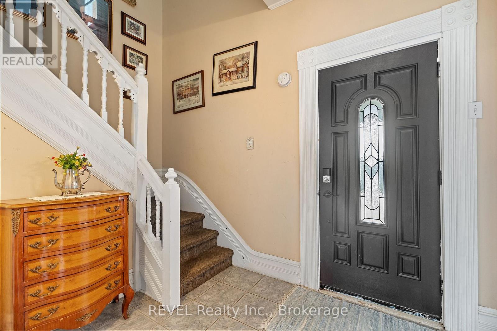 4755 River Road Property Photo 6