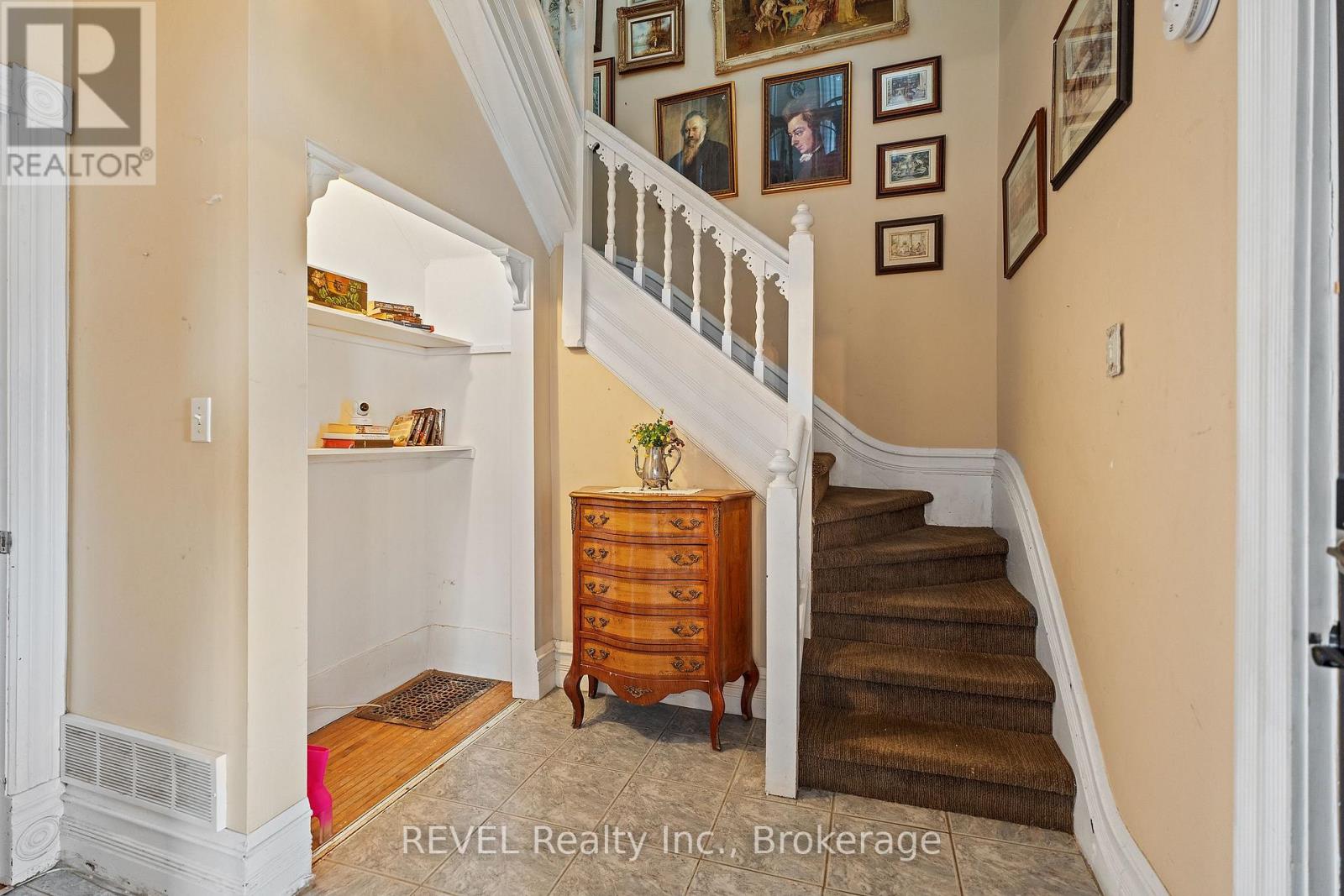 4755 River Road Property Photo 7