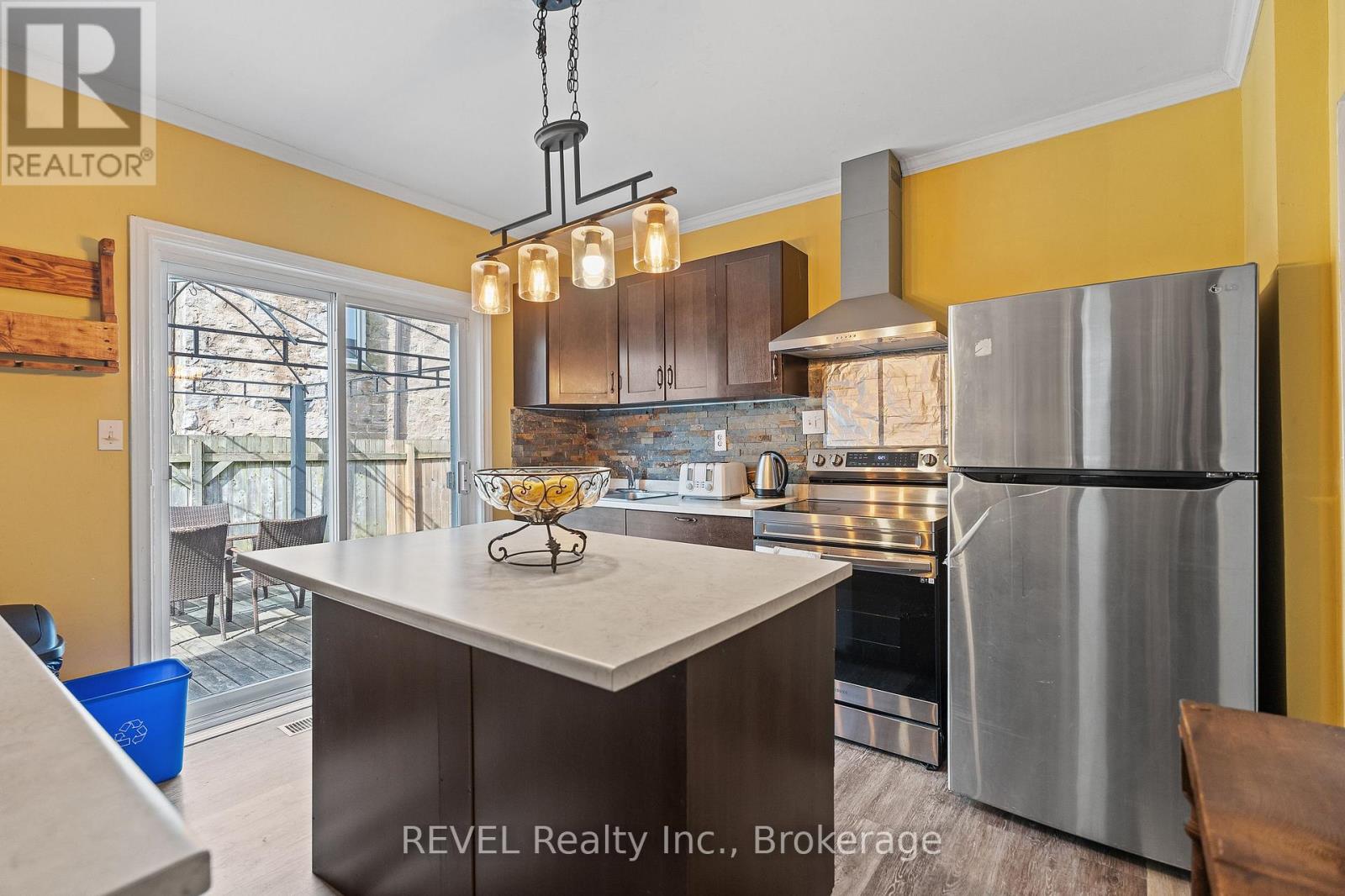 4755 River Road Property Photo 11