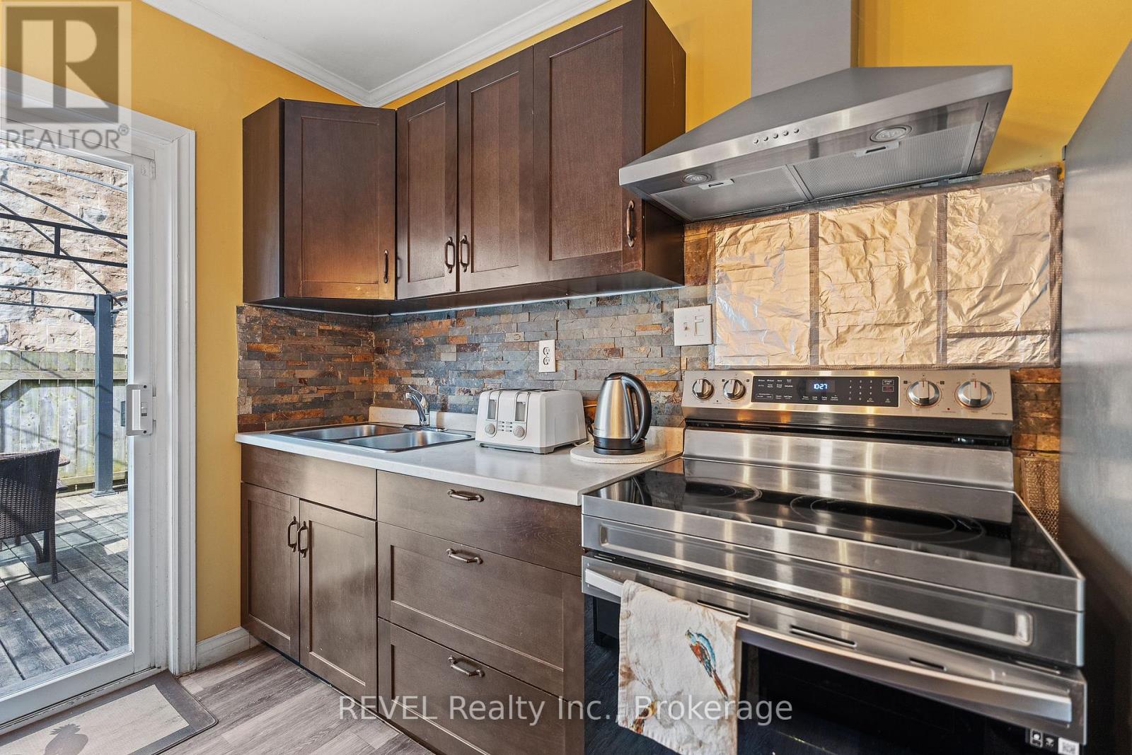4755 River Road Property Photo 12