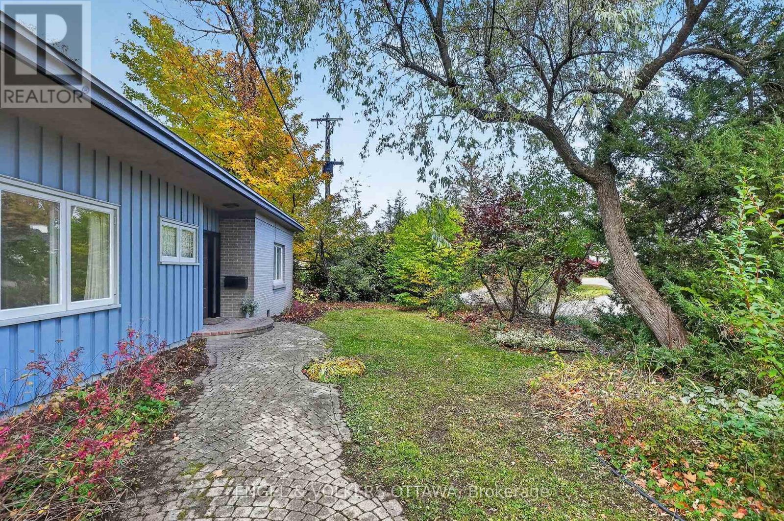 185 Lakeway Drive Property Photo 2