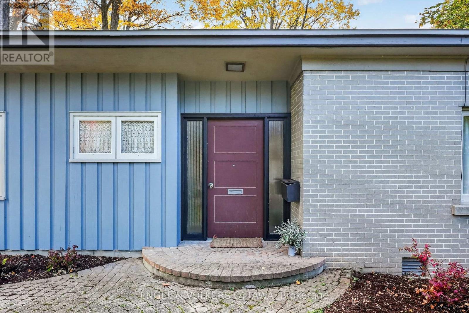 185 Lakeway Drive Property Photo 3