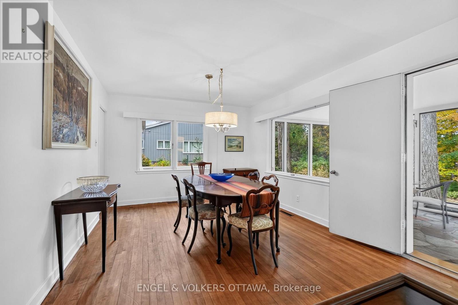 185 Lakeway Drive Property Photo 8